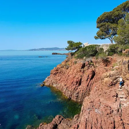 Avec Terrasse Et Piscine A Saint-raphael - Fr-1-226a-153 公寓